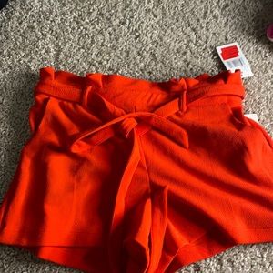 $5/$25 💜Almost famous medium shorts RED